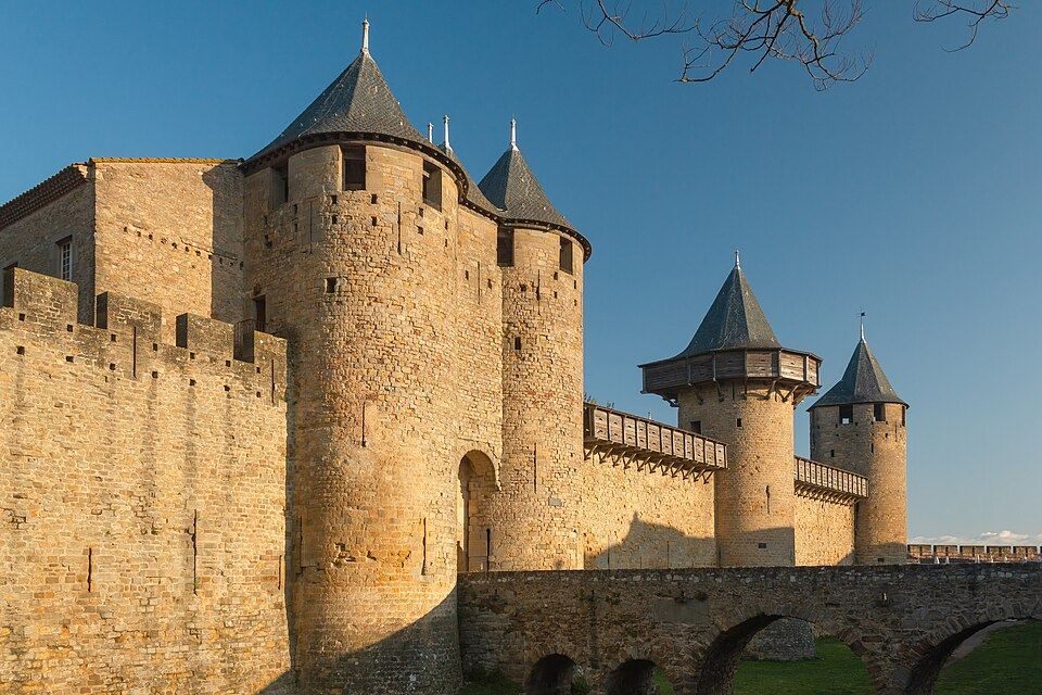 Les remparts de la Cité de Carcassonne, porte de l'Est